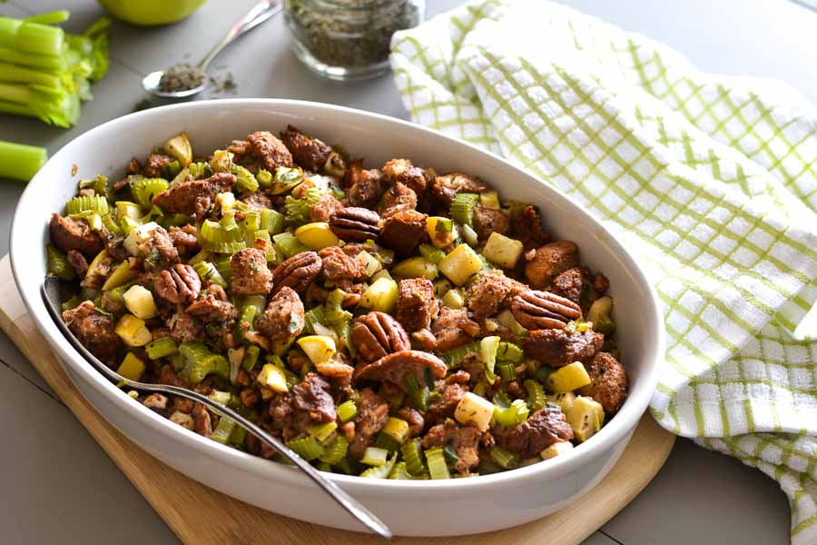 This 21 Day Fix Apple-Pecan Stuffing is flavorful, delicious, AND uses 100% whole wheat bread instead of store-bought bread cubes to make it healthy, too! #thanksgiving #21dayfix #holiday #healthy #healthyholiday #healthythanksgiving #sidedish #healthyside #weightloss #kidfriendly 
