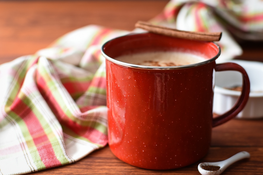 This healthier, 21 Day Fix Chile Mocha is the perfect way to warm up on a cold winter morning and my take on a Starbucks classic! Gluten-free, vegan. #glutenfree #vegan #21dayfix #portionfix #2bmindset #winter #fall #healthy 