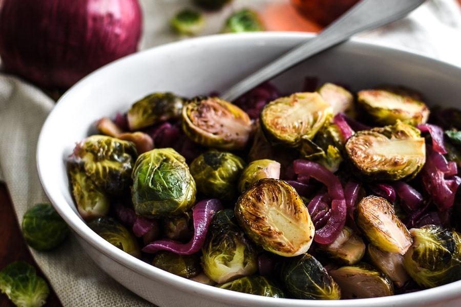21 Day Fix Red Wine Vinegar & Maple Caramelized Brussels Sprouts & Onions - this tasty, healthy side dish is perfect for the holidays or any night of the week! #21dayfix #2bmindset #holiday #healthyholiday #mealprep #sidedish #healthyside #healthy 