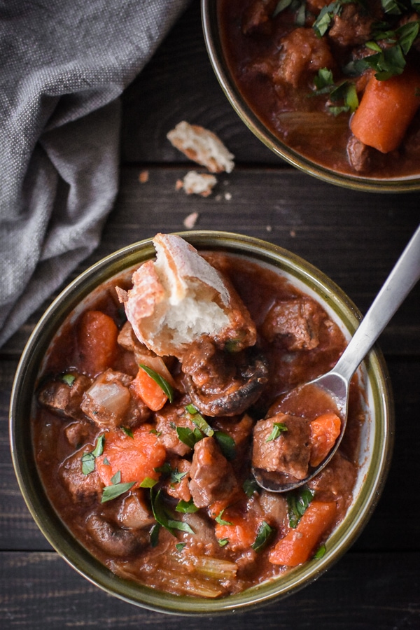 This 21 Day Fix Instant Pot Beef Stew has no yellows, is gluten free, dairy free and just plain delicious! Family friendly and kid friendly healthy dinner! #instantpot #21dayfix #glutenfree #healthy #kidfriendly