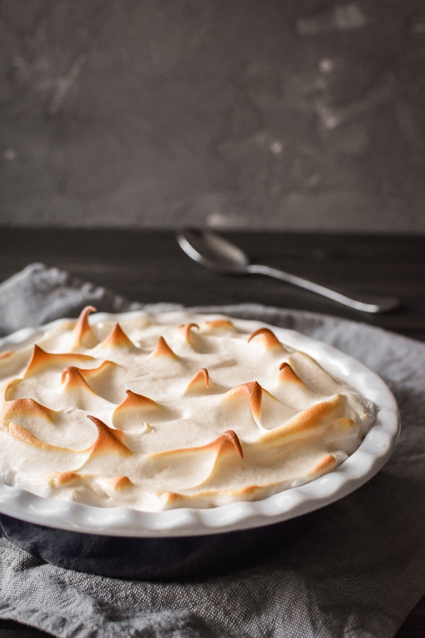 Gearing up for Thanksgiving? This 21 Day Fix Butternut Squash Meringue Casserole is a healthy and delicious twist on the popular sweet potato casserole with marshmallows. #lowcarb #glutenfree #dairyfree #holiday #21dayfix