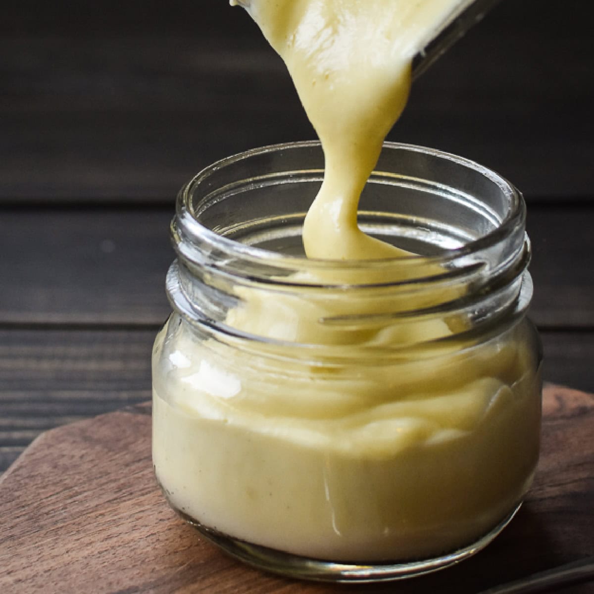 This easy, healthy hollandaise sauce recipe uses a secret ingredient to cut the calories and fat while keeping all of the silky rich deliciousness. It's great with eggs for breakfast AND to go with veggies! #21dayfix #instantpot #healthy #kidfriendly #glutenfree #breakfast #veggies