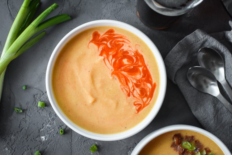 Instant Pot Bacon and Beer Cheese Cauliflower Soup {21 Day Fix} The