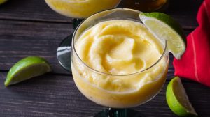 These Skinny Pineapple Chipotle Margaritas are a super easy and fun cocktail!  The smoky kick from the chipotle is going to knock your socks off AND they're the PERFECT drink to make for Cinco de Mayo, Taco Tuesday or literally any other day of the year. #21dayfix #cocktail #lowcal #cincodemayo #mexican #drinks #beachbody #mealplanning #weightloss #healthy