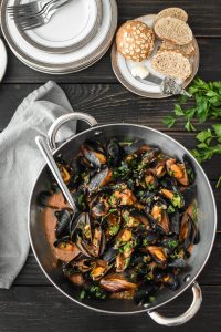 Steamed Mussels in Sherry-Tomato Broth make for an easy, inexpensive dinner or appetizer. A perfect Feast of the Seven Fishes recipe for Christmas Eve, too! #21dayfix #2bmindset #glutenfree #holiday #healthyholiday #appetizer #dinner #healthydinner #healthyappetizer #portionfix #quick #seafood #feastofthesevenfishes #italian