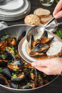 Steamed Mussels in Sherry-Tomato Broth make for an easy, inexpensive dinner or appetizer. A perfect Feast of the Seven Fishes recipe for Christmas Eve, too! #21dayfix #2bmindset #glutenfree #holiday #healthyholiday #appetizer #dinner #healthydinner #healthyappetizer #portionfix #quick #seafood #feastofthesevenfishes #italian