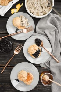 These 21 Day Fix easy whole wheat drop biscuits are a delicious and healthy addition to any brunch or breakfast! Serve with jam, honey, or sausage gravy & eggs! #21dayfix #portionfix #ultimateportionfix #weightwatchers #healthy #brunch #breakfast #healthybrunch #healthybreakfast #mothersday #sundaybreakfast #weightloss #mealprep #kidfriendly