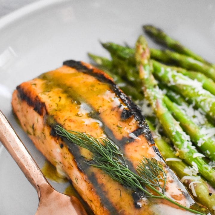 This easy 5-Ingredient Grilled Honey Mustard Salmon takes 20 minutes to make and is a deliciously healthy dinner! Gluten Free | 21 Day Fix | Weight Watchers #glutenfree #21dayfix #ultimateportionfix #weightwatchers #grilling #dinner #healthydinner #kidfriendly #summer #beachbody #weightloss #mealprep #5ingredient #5ingredients #seafood