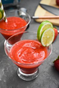 This Skinny Frozen Strawberry Margarita can be made in just minutes and is the perfect drink to make with your favorite Mexican dinner! #21dayfix #weightwatchers #margarita #margaritas #strawberries #tacotuesday #healthy #healthydrink #healthymexican #cocktail #skinnycocktail #skinnycocktails #mexican