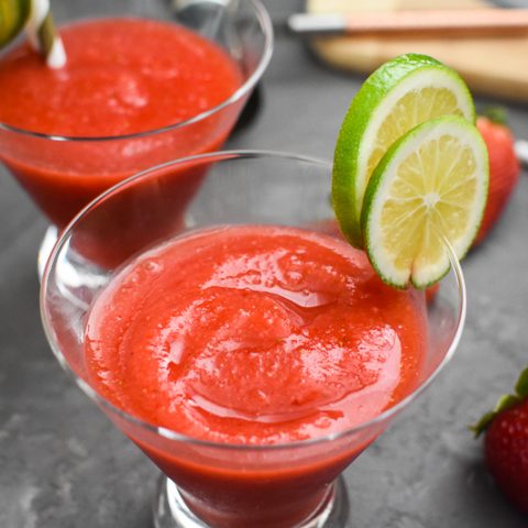 This Skinny Frozen Strawberry Margarita can be made in just minutes and is the perfect drink to make with your favorite Mexican dinner! #21dayfix #weightwatchers #margarita #margaritas #strawberries #tacotuesday #healthy #healthydrink #healthymexican #cocktail #skinnycocktail #skinnycocktails #mexican