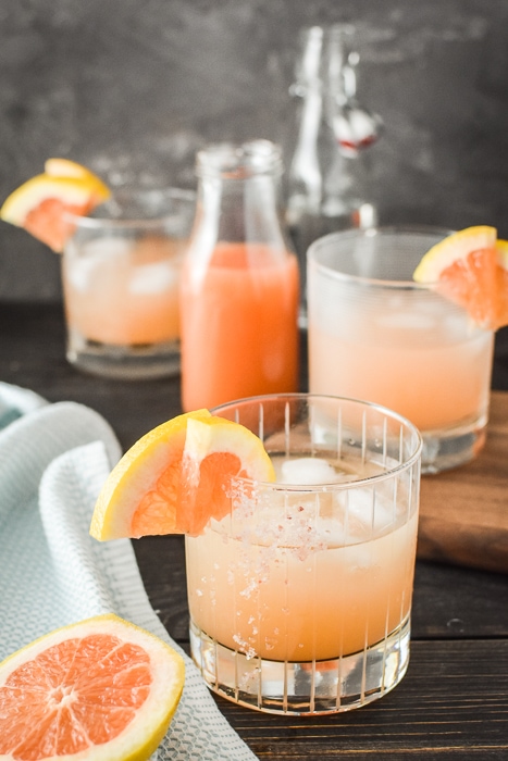 The Honey Paloma is an easy and delicious tequila-based drink that's perfect to pair with all of your favorite Mexican dishes! WW | 21 Day Fix | gluten-free #paloma #tequila #cincodemayo #mexican #21dayfix #21dayfixcocktail #skinnycocktail #ww #weightwatchers #weightloss #glutenfree #vegetarian #summer #summerdrink #summerdrinks #alcohol #mothersday #pinkdrink #bridalshower #party #grapefruit