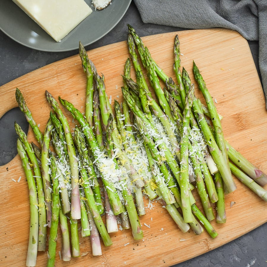 This lemon-pecorino air fryer asparagus is an easy, bright, delicious, and healthy spring and summer side dish! #21dayfix #glutenfree #healthy #healthysidedish #mealprep #weightwatchers #ww #spring #summer #mothersday #easter
