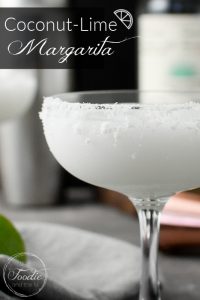 This Skinny Coconut-Lime Margarita is tropical and refreshing and pairs perfectly with all of your favorite Mexican recipes for Cinco de Mayo or any other night! #21dayfix #cincodemayo #mexican #weightwatchers #ww #glutenfree #vegan #tacotuesday #skinnymargarita #dairyfree