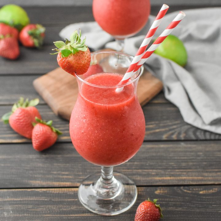 This 4 Ingredient Strawberry Daiquiri recipe is the perfect summertime sipper! It's easy to make, a real crowd pleaser, plus it's 21 Day Fix approved and Weight Watchers friendly! #21dayfix #weightwatchers #skinnycocktail #summertime #ww #vegan #cocktail