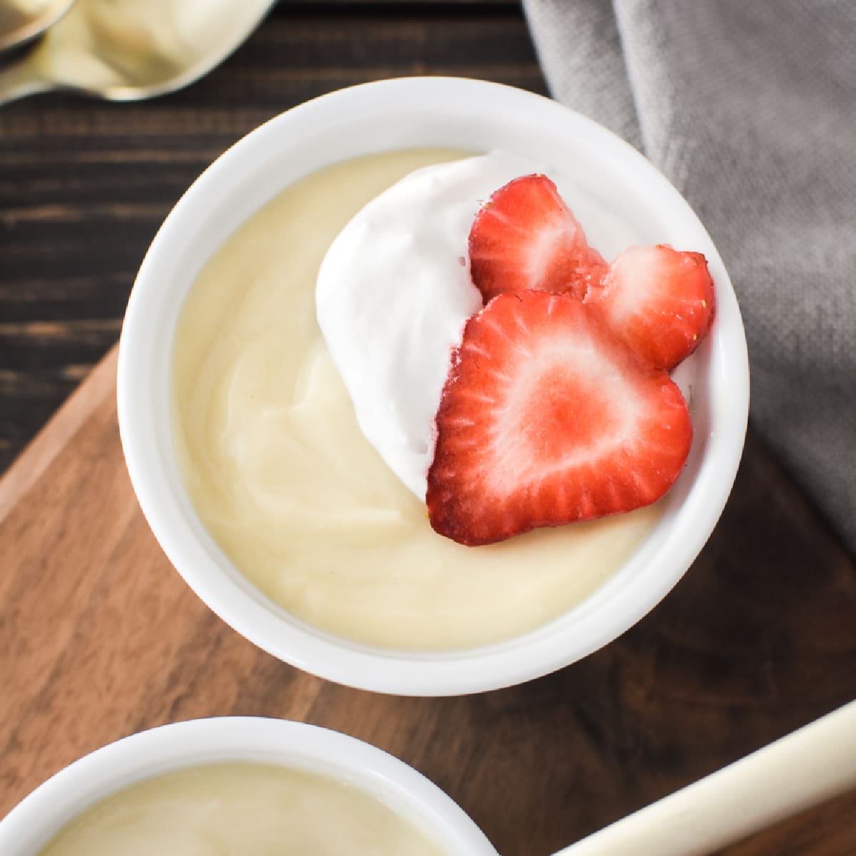 This Dairy-Free Vanilla Pudding recipe is crazy-delicious and takes just minutes to make using ingredients you probably have on hand! Gluten-free, 21 Day Fix approved and Weight Watchers friendly! #glutenfree #dairyfree #21dayfix #weightwatchers #UPF #healthy #healthydessert #kidfriendly #easter #mothersday #cookingwithkids